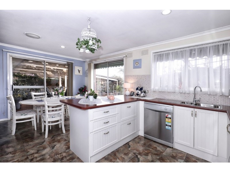 6 Duggan Place, Gladstone Park VIC 3043