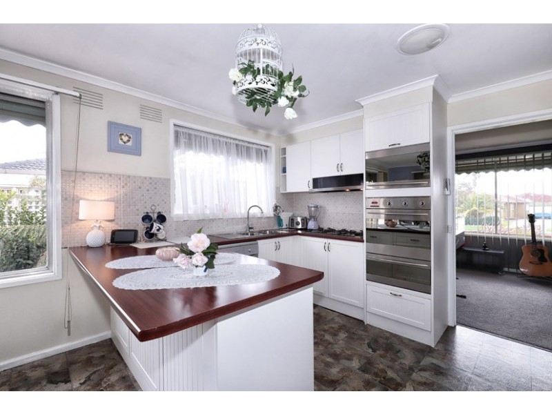 6 Duggan Place, Gladstone Park VIC 3043
