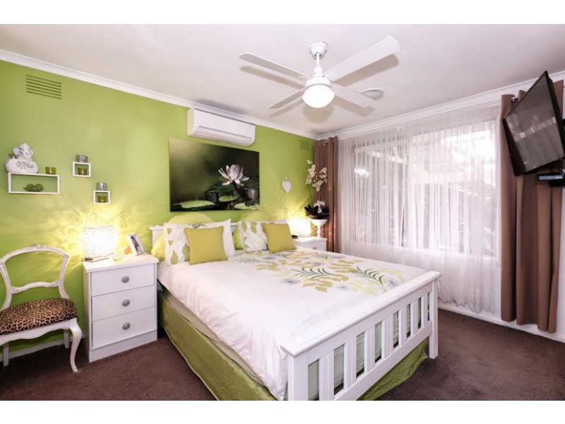 6 Duggan Place, Gladstone Park VIC 3043