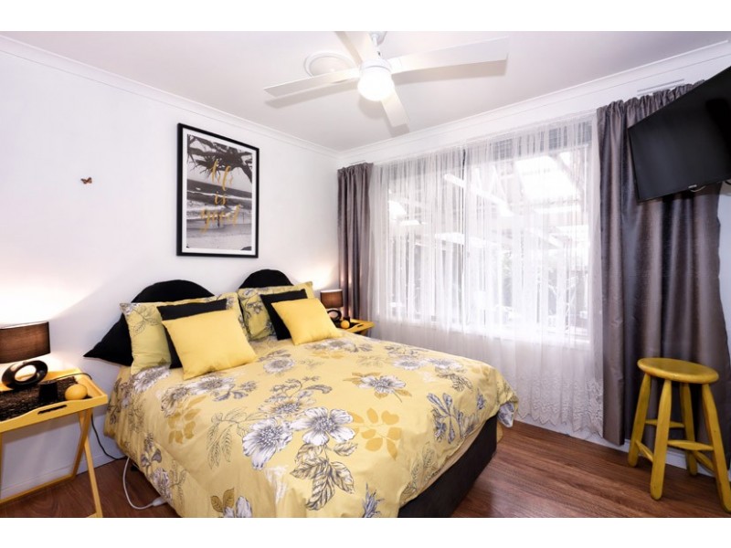 6 Duggan Place, Gladstone Park VIC 3043