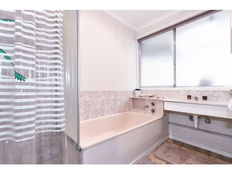 6 Duggan Place, Gladstone Park VIC 3043