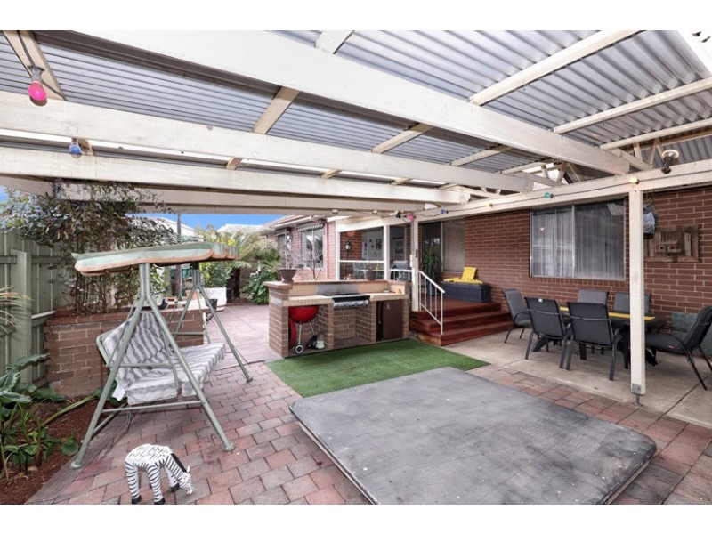 6 Duggan Place, Gladstone Park VIC 3043