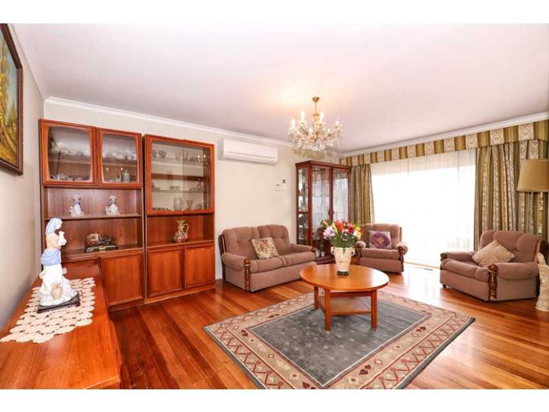 63 Wolverton Drive, Gladstone Park VIC 3043