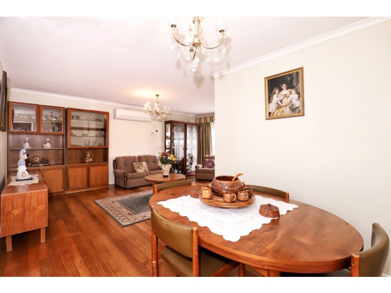 63 Wolverton Drive, Gladstone Park VIC 3043