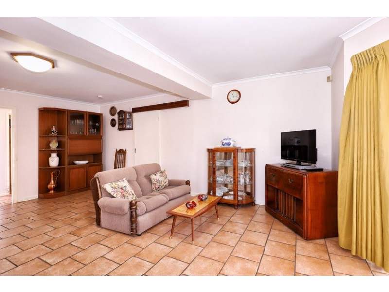 63 Wolverton Drive, Gladstone Park VIC 3043