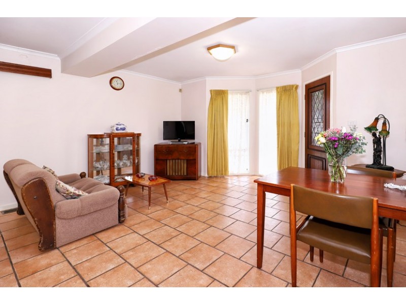 63 Wolverton Drive, Gladstone Park VIC 3043