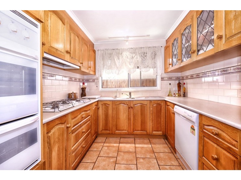 63 Wolverton Drive, Gladstone Park VIC 3043