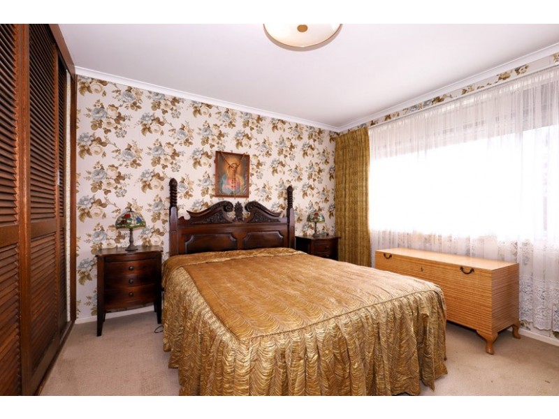 63 Wolverton Drive, Gladstone Park VIC 3043