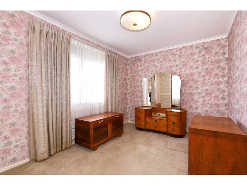 63 Wolverton Drive, Gladstone Park VIC 3043