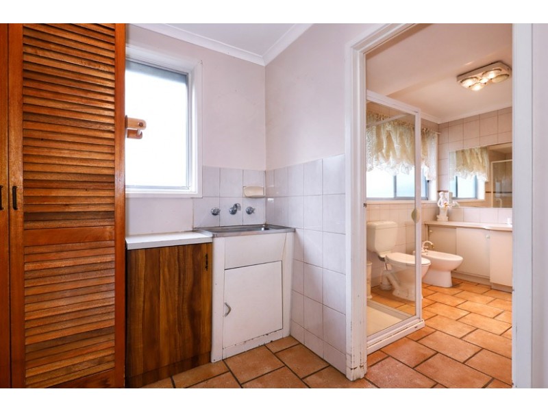 63 Wolverton Drive, Gladstone Park VIC 3043