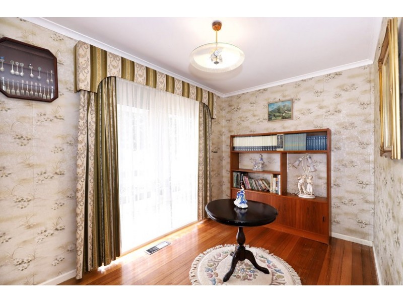 63 Wolverton Drive, Gladstone Park VIC 3043