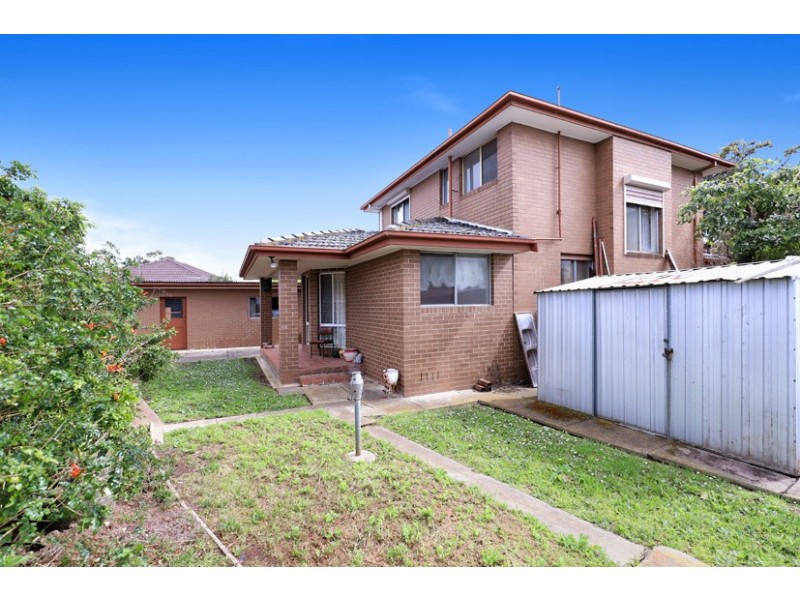 63 Wolverton Drive, Gladstone Park VIC 3043