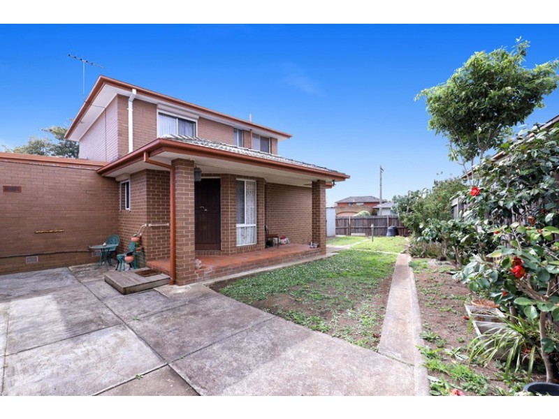 63 Wolverton Drive, Gladstone Park VIC 3043