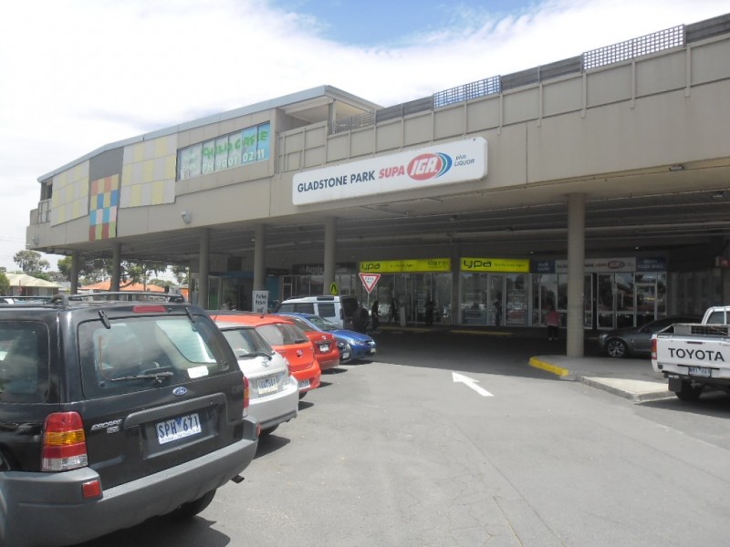 27 Gabrielle Crescent, Gladstone Park VIC 3043