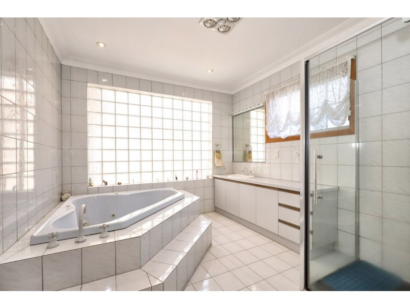 102 Greenvale Drive, Greenvale VIC 3059