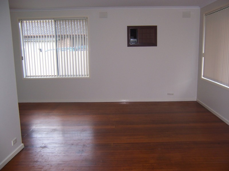 5 Grantley Drive, Gladstone Park VIC 3043