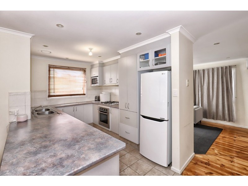 37 Samara Grove, Gladstone Park VIC 3043