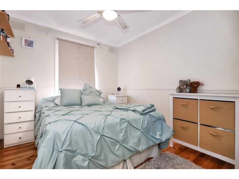 37 Samara Grove, Gladstone Park VIC 3043