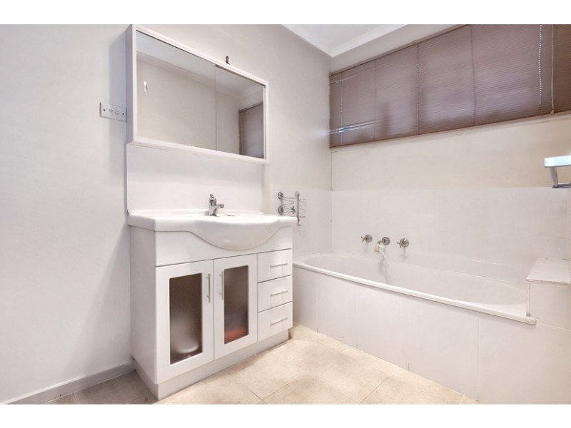 37 Samara Grove, Gladstone Park VIC 3043