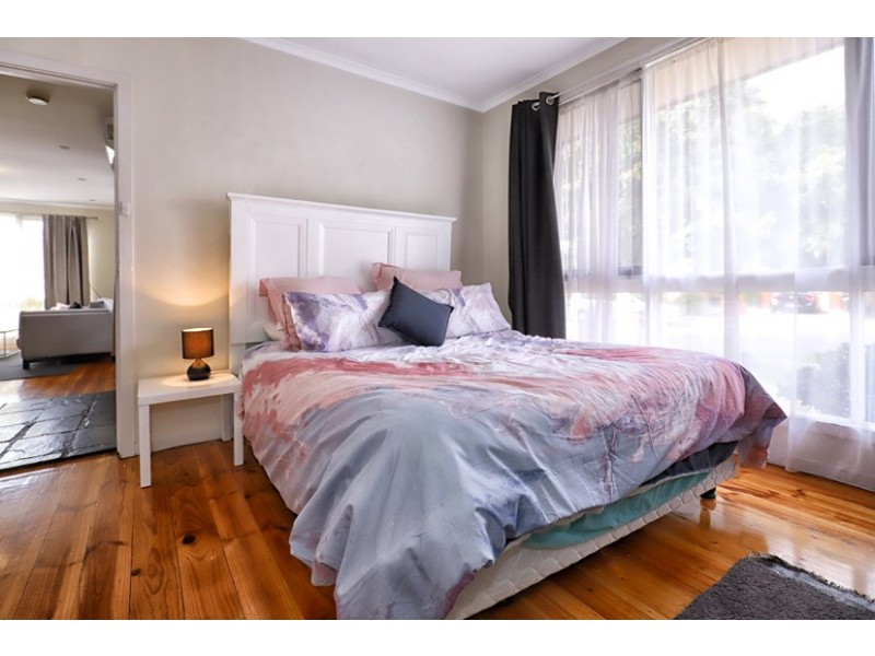 37 Samara Grove, Gladstone Park VIC 3043