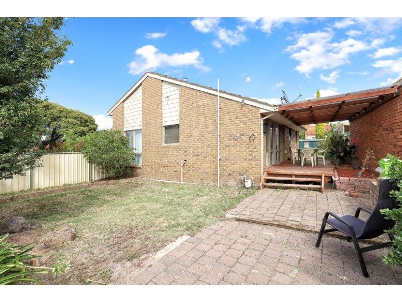 37 Samara Grove, Gladstone Park VIC 3043