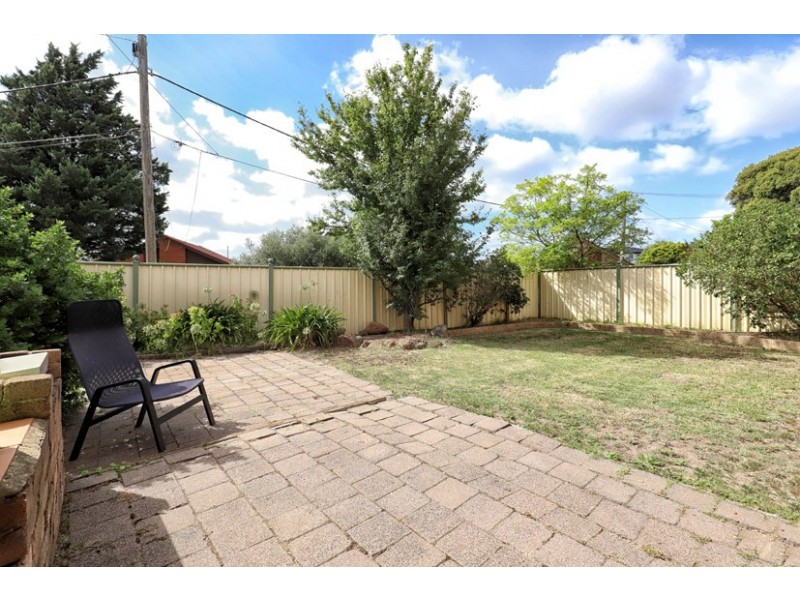 37 Samara Grove, Gladstone Park VIC 3043