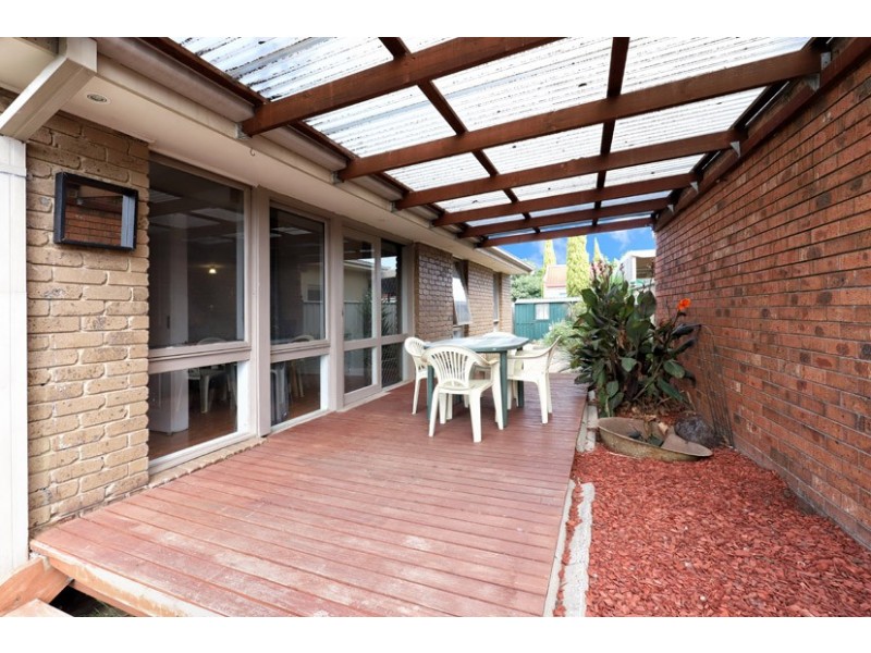 37 Samara Grove, Gladstone Park VIC 3043