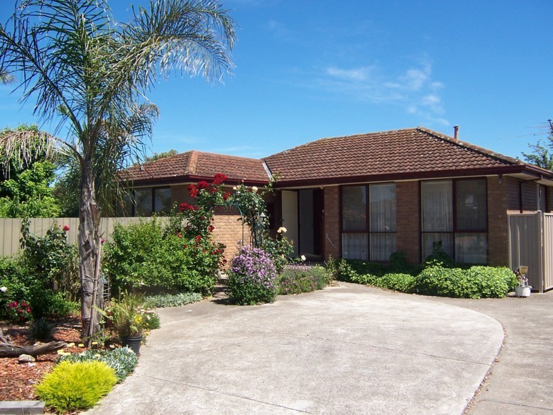 4  Roper Court, Gladstone Park VIC 3043