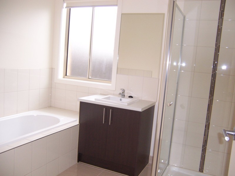 18  Kensley Circuit, Craigieburn VIC 3064