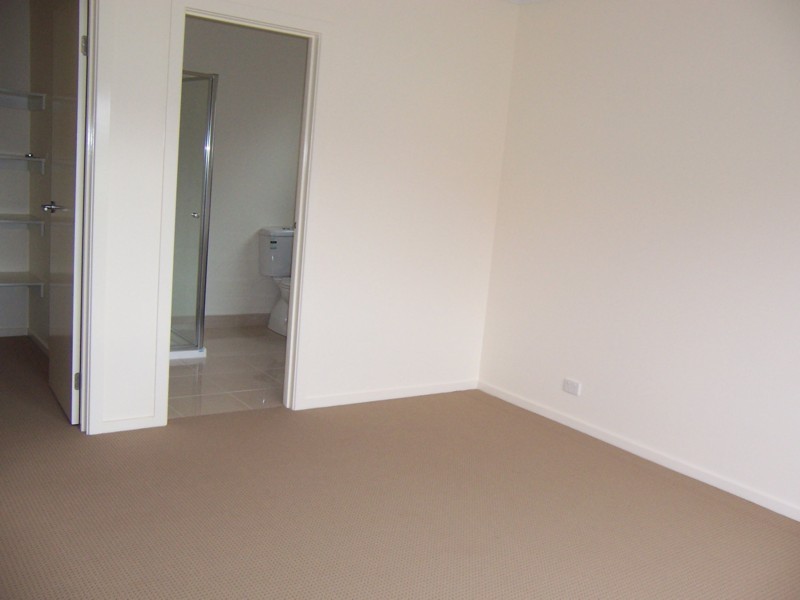 18  Kensley Circuit, Craigieburn VIC 3064