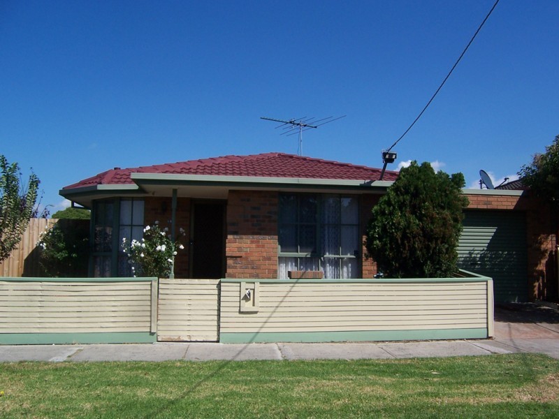 68 Elmhurst Road, Gladstone Park VIC 3043