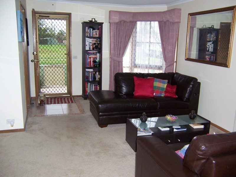 68 Elmhurst Road, Gladstone Park VIC 3043