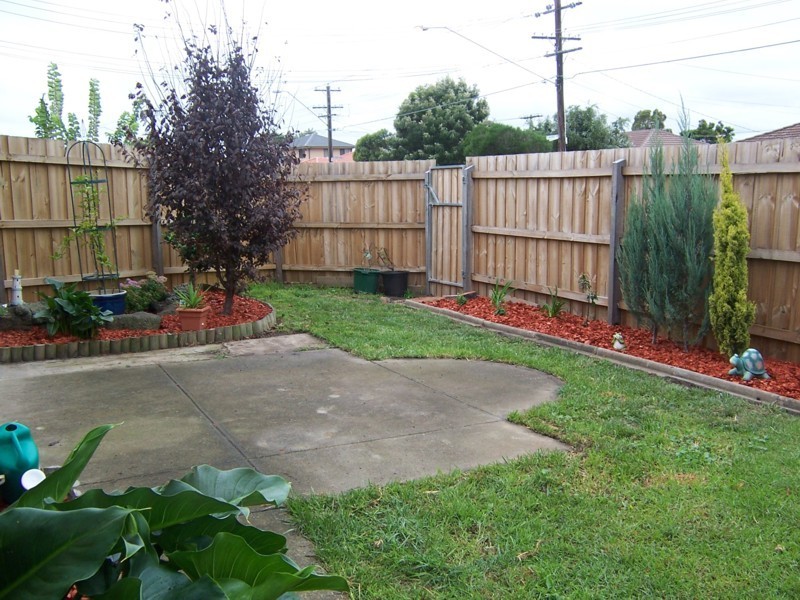 68 Elmhurst Road, Gladstone Park VIC 3043