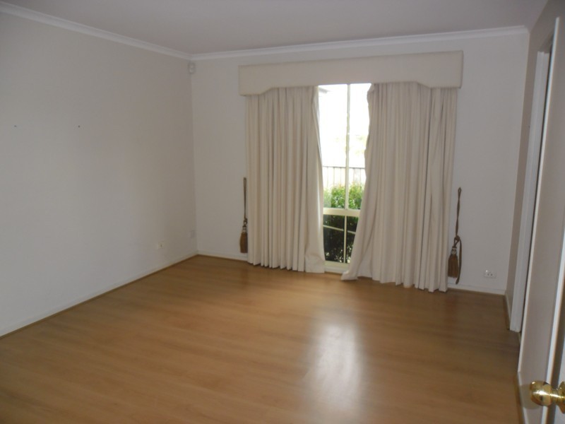 34 Greenstead Grove, Roxburgh Park VIC 3064