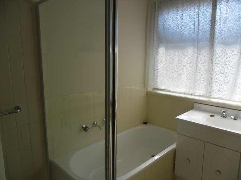 14  Hall Road, Gladstone Park VIC 3043