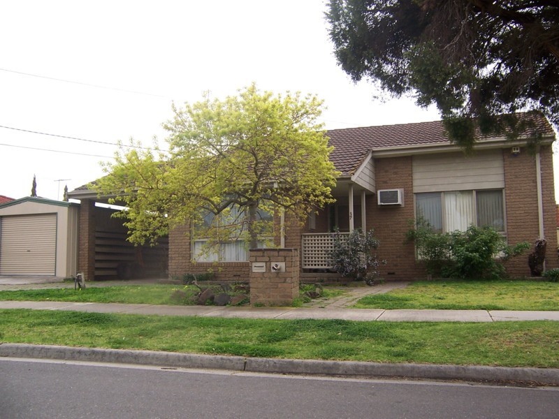 37 Samara Grove, Gladstone Park VIC 3043