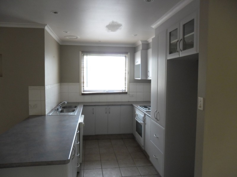 37 Samara Grove, Gladstone Park VIC 3043