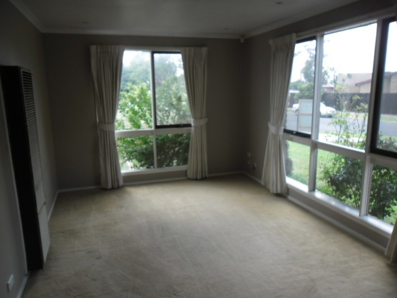 37 Samara Grove, Gladstone Park VIC 3043