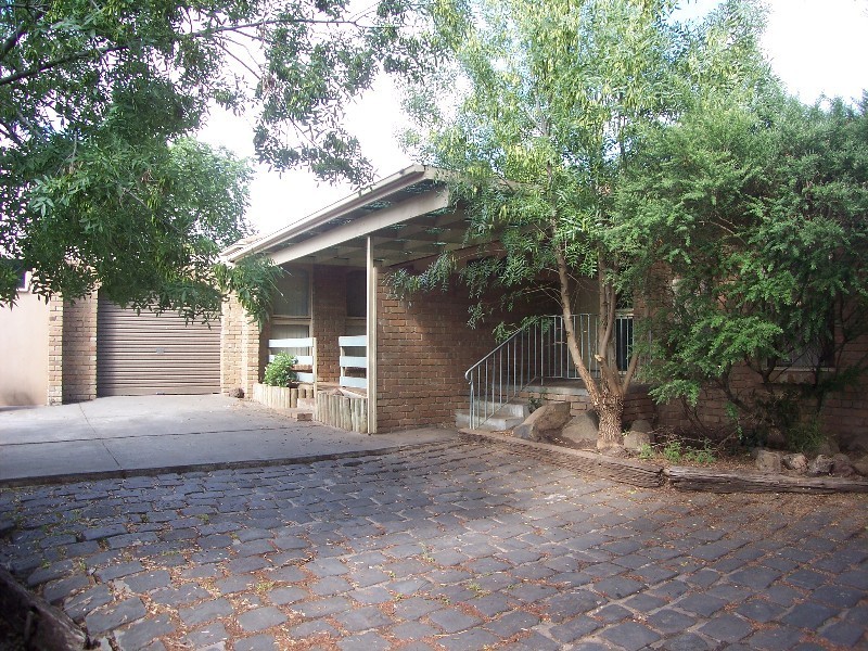 5 Kingsmere Court, Gladstone Park VIC 3043