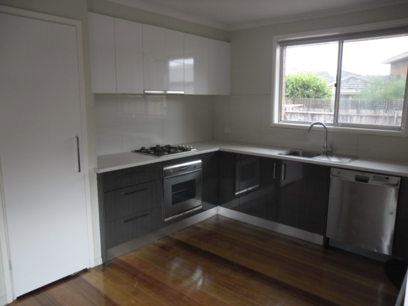 31 Parnell Crescent, Gladstone Park VIC 3043