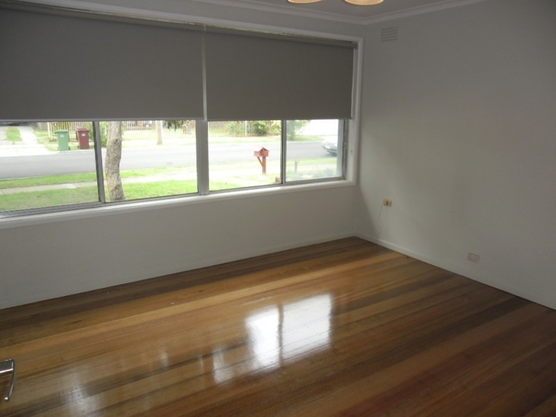 31 Parnell Crescent, Gladstone Park VIC 3043