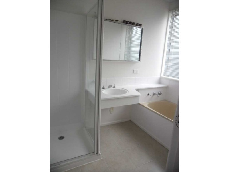 11  Woodstock Drive, Gladstone Park VIC 3043