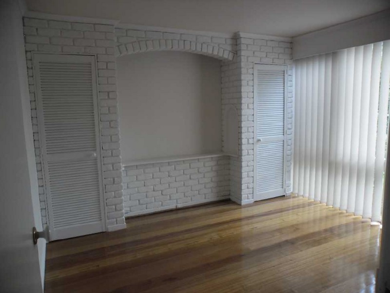 11  Woodstock Drive, Gladstone Park VIC 3043