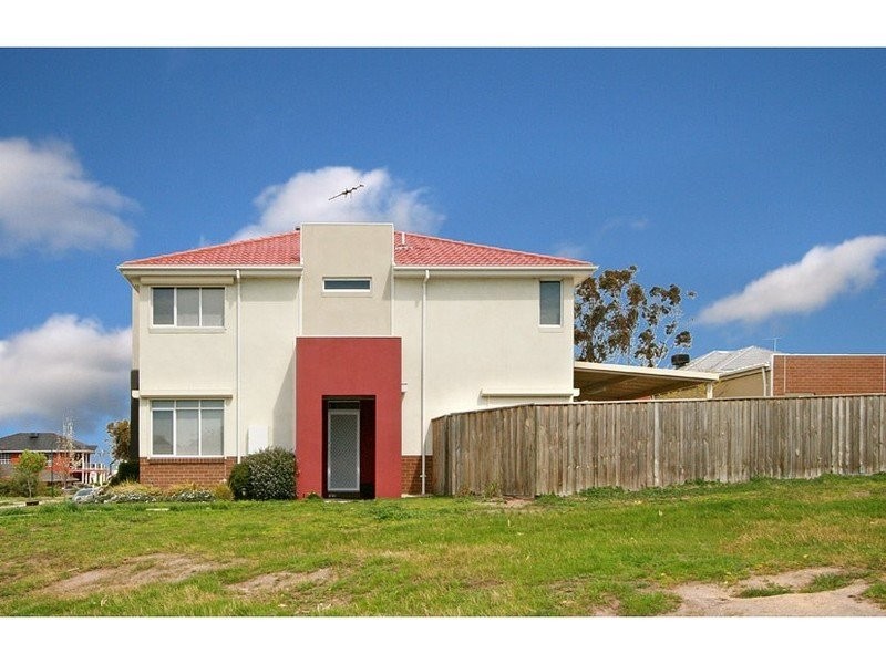 99 Ravenhill Blvd, Roxburgh Park VIC 3064