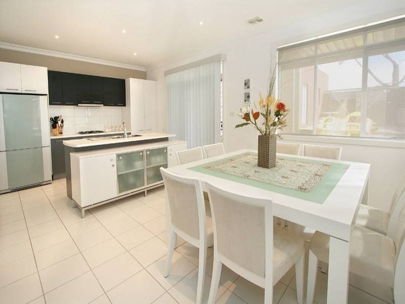 99 Ravenhill Blvd, Roxburgh Park VIC 3064