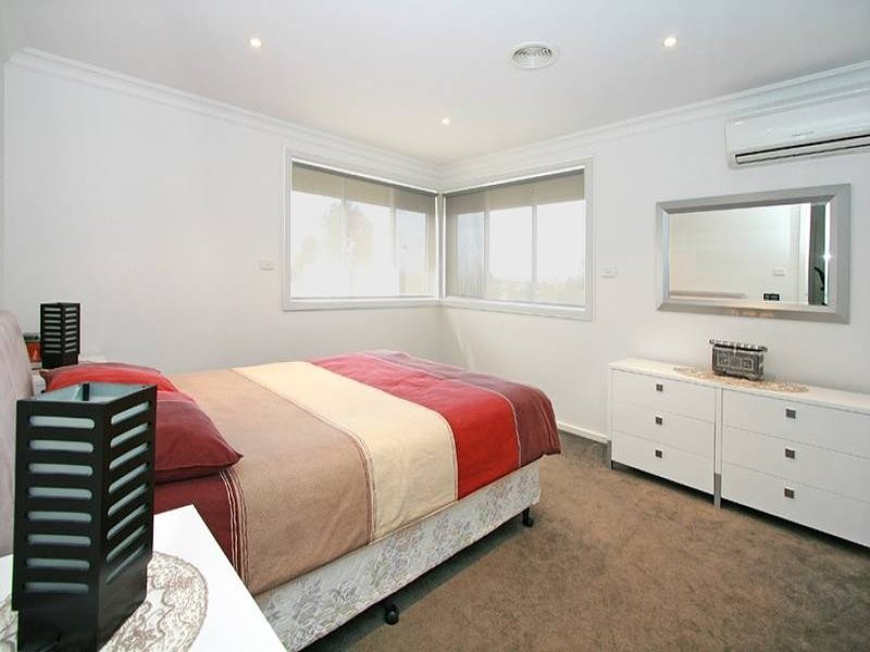 99 Ravenhill Blvd, Roxburgh Park VIC 3064