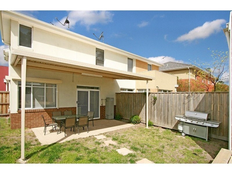 99 Ravenhill Blvd, Roxburgh Park VIC 3064