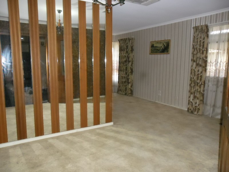 7 Dolphin Court, Gladstone Park VIC 3043