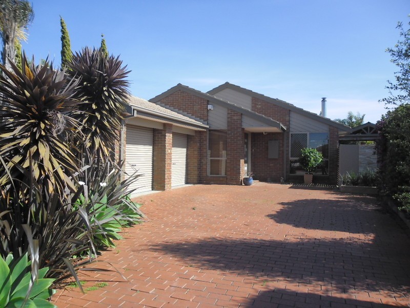 6 Barlby Court, Greenvale VIC 3059