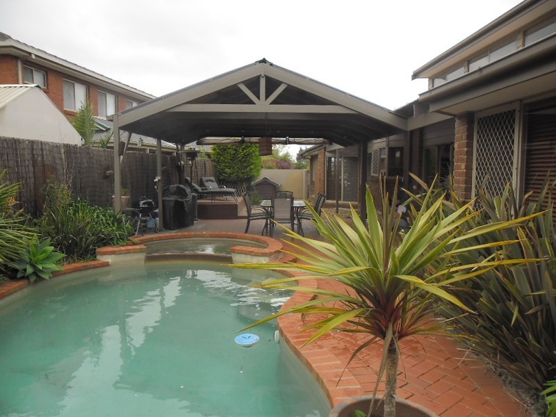 6 Barlby Court, Greenvale VIC 3059